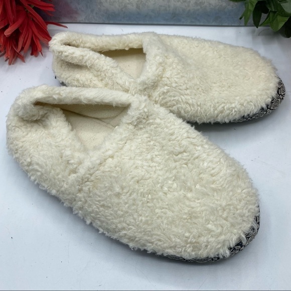 Woolrich Sz 7 Cream Fleece Slippers - Picture 1 of 8